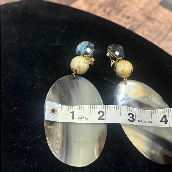 Jumbo Size Elegant Gold and Black Earrings - Picture 3 of 3